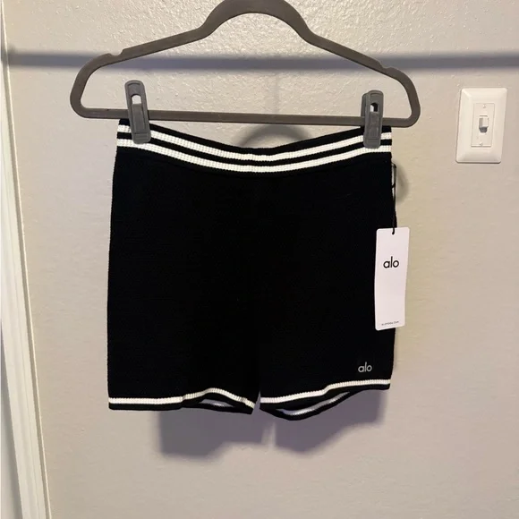 ALO Yoga Women's Black Athletic Shorts with White Trim - Picture 3 of 10